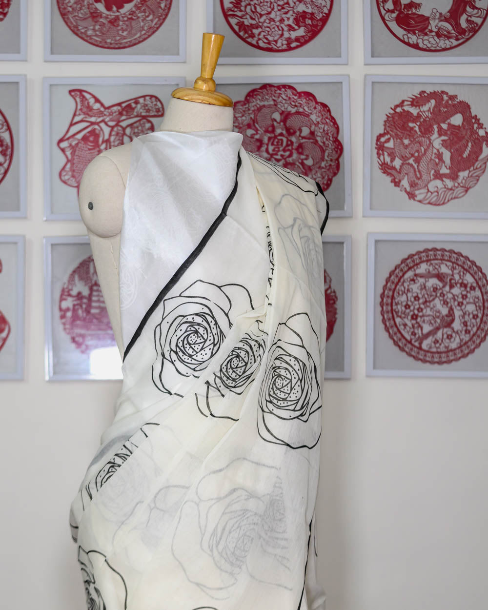 simmpli ethnicc | Off-white Mul Cotton Black Rose Print Saree