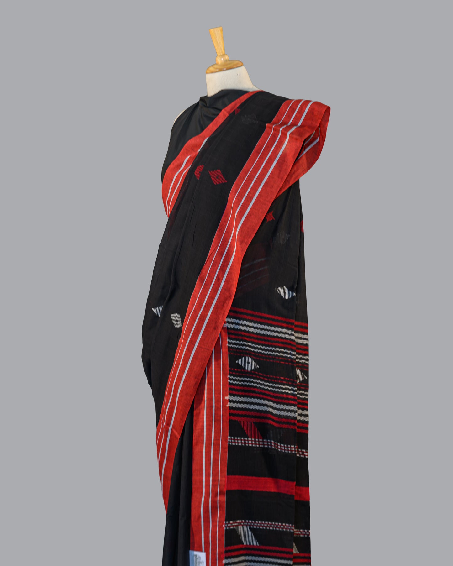 FINE HANDLOOM COTTON SAREE-CHARCOAL BLACK-RED BORDER- PURE COTTON SAREE COLLECTION | simmpli ethnicc