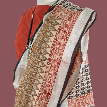 Biege &amp; Coral Red Cotton Linen Printed Saree
