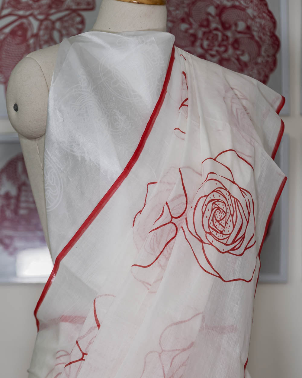 simmpli ethnicc | Off-white Mul Cotton Red Rose Print Saree